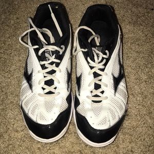 mizuno volleyball shoes *GREAT CONDITION*